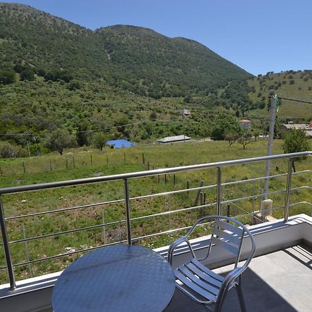 Bujtina Eleni Hotel Himare Exterior foto