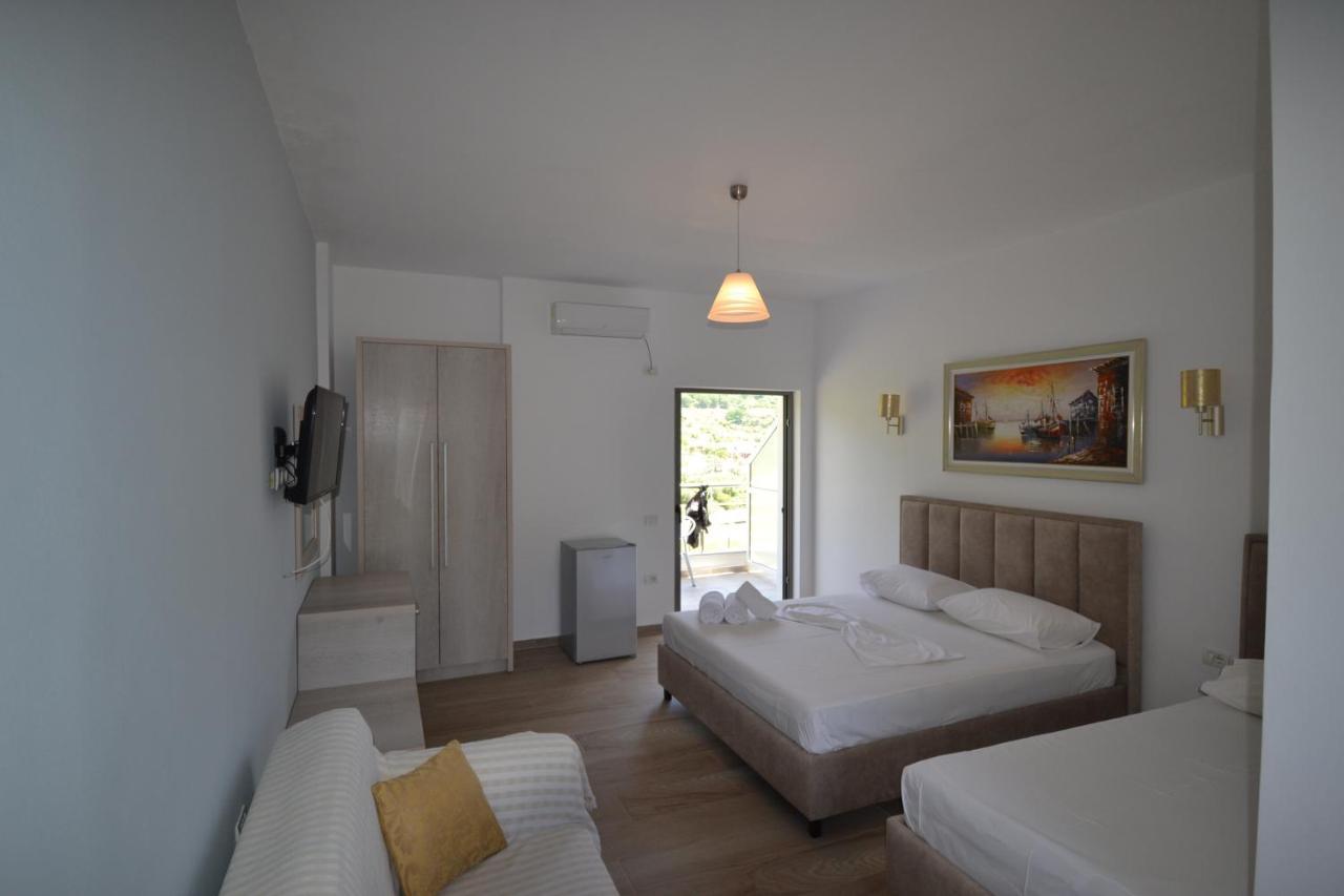 Bujtina Eleni Hotel Himare Exterior foto