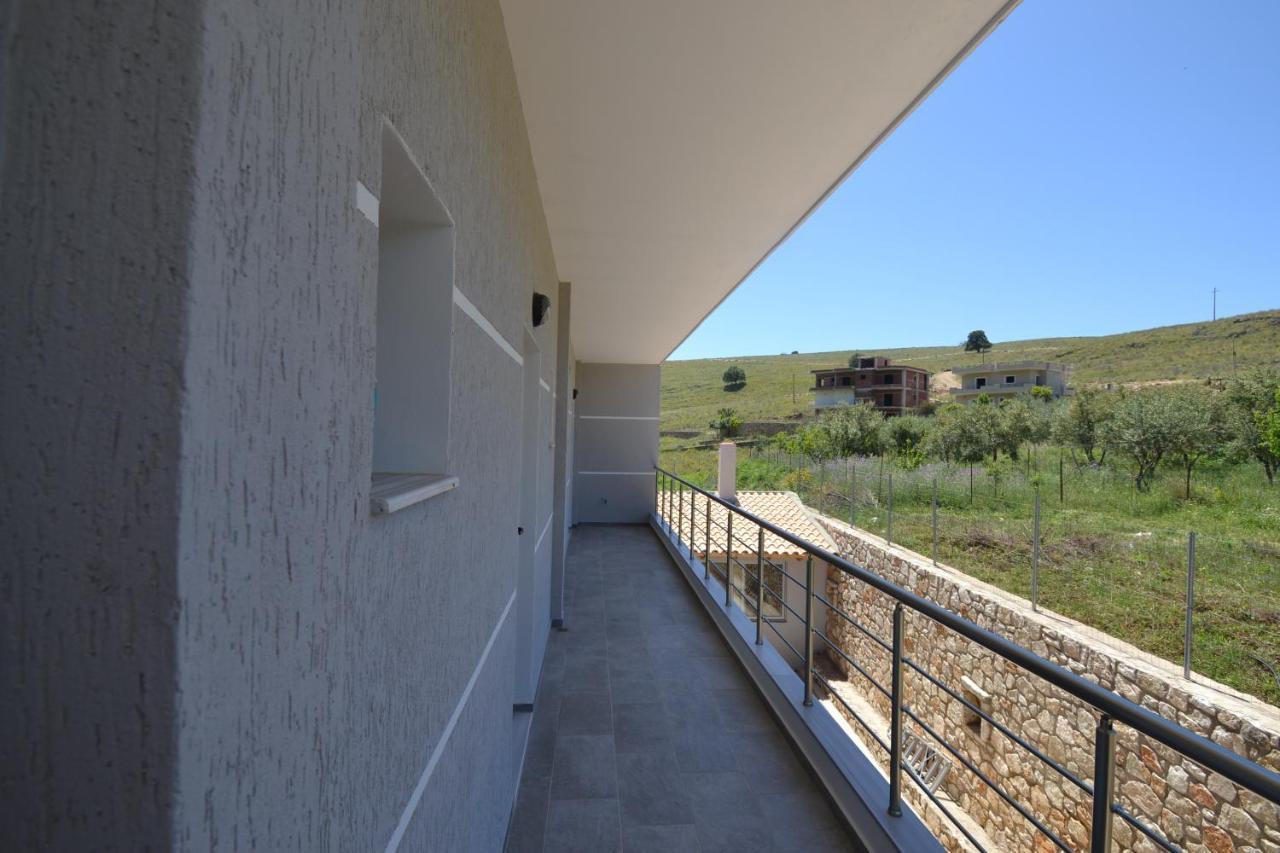 Bujtina Eleni Hotel Himare Exterior foto