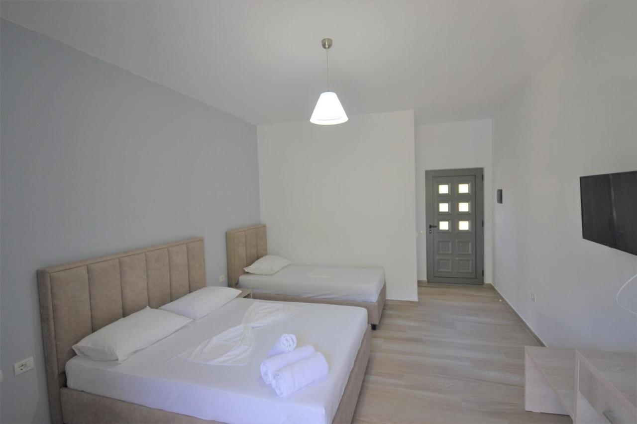 Bujtina Eleni Hotel Himare Exterior foto