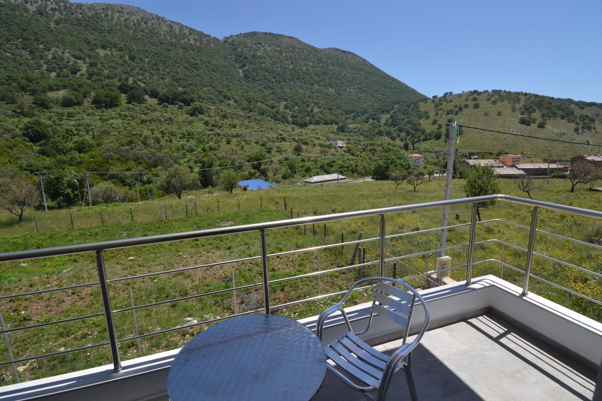 Bujtina Eleni Hotel Himare Exterior foto