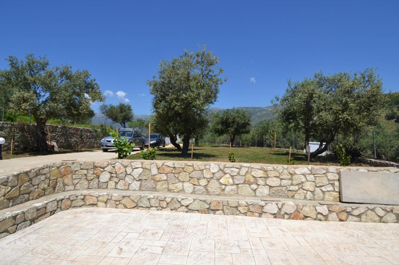 Bujtina Eleni Hotel Himare Exterior foto