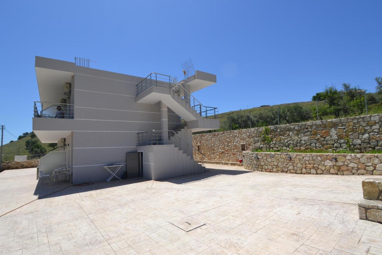 Bujtina Eleni Hotel Himare Exterior foto